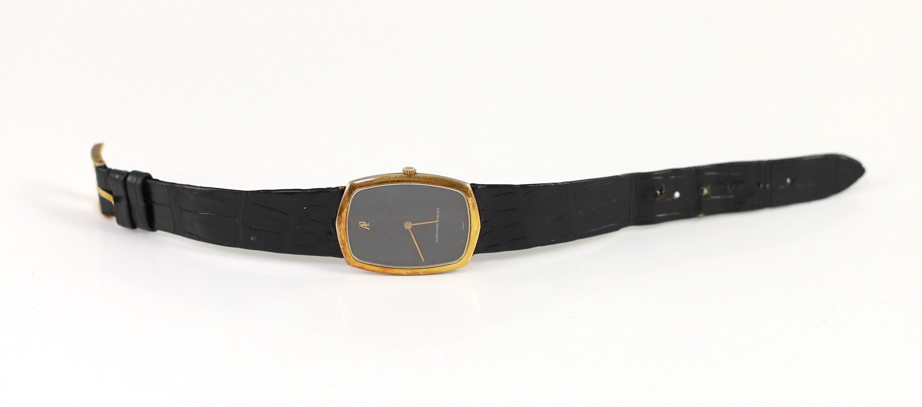 A gentleman's 18ct gold Audemars Piguet manual wind dress wrist watch